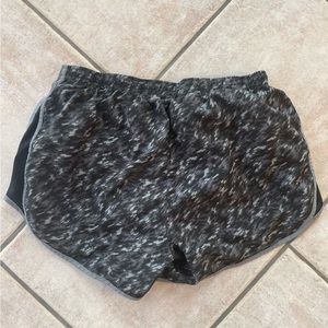 Nike Dri-Fit Athletic Shorts Medium with lining grey black silver pattern